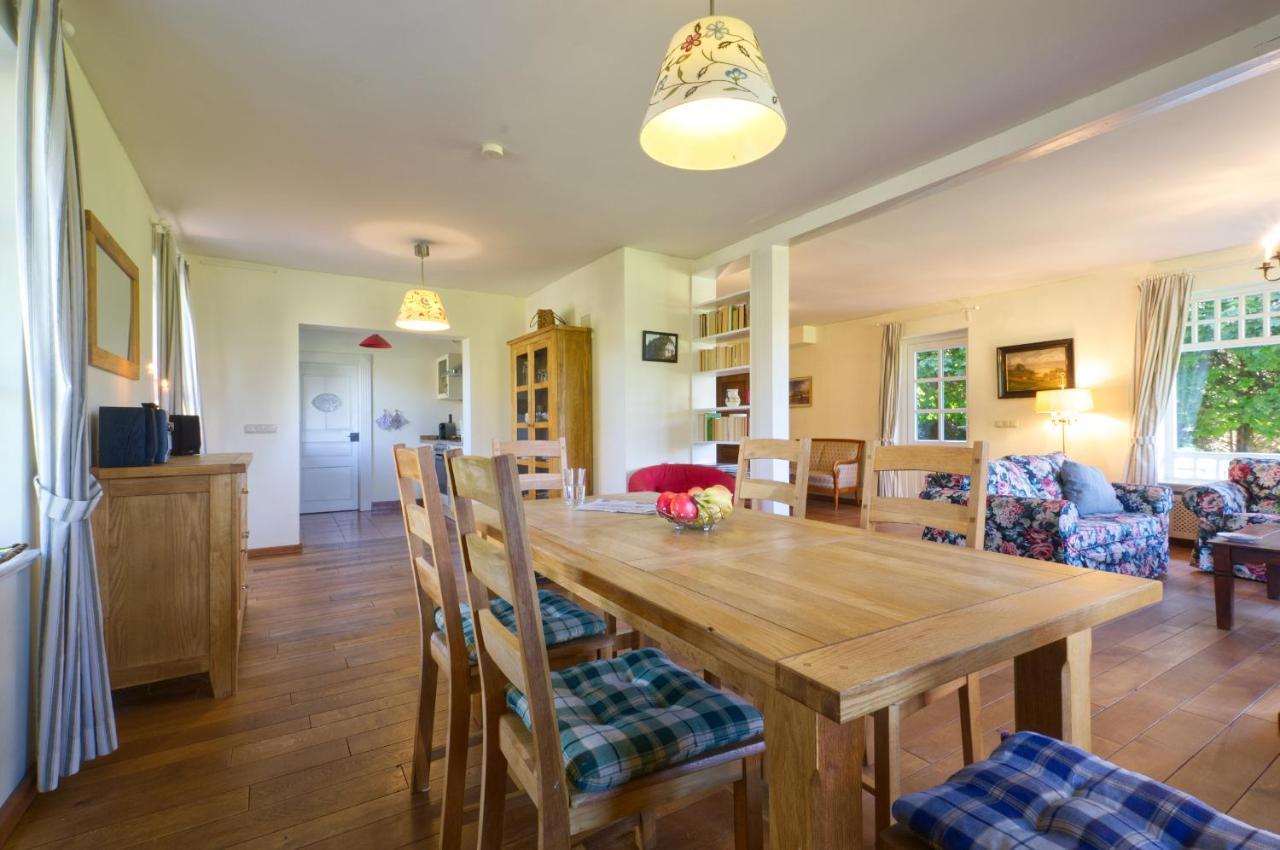 Reetdachhaus Mit Grossem Garten Und Kamin Marlow Esterno foto