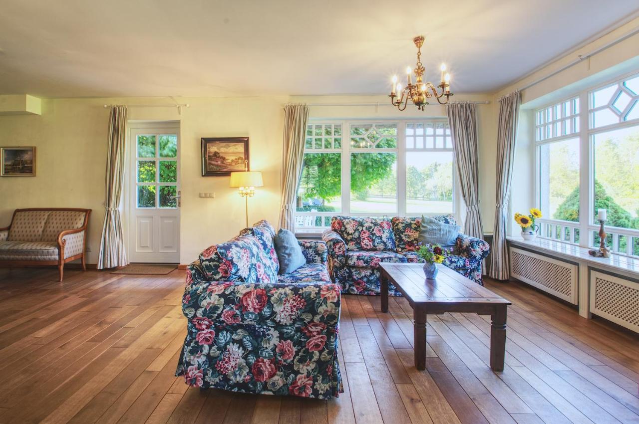 Reetdachhaus Mit Grossem Garten Und Kamin Marlow Esterno foto