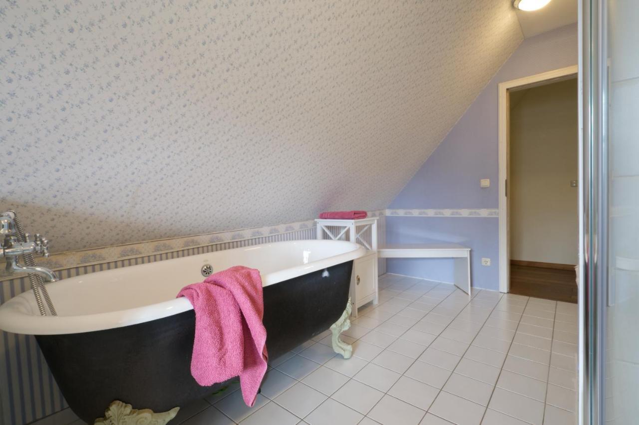 Reetdachhaus Mit Grossem Garten Und Kamin Marlow Esterno foto